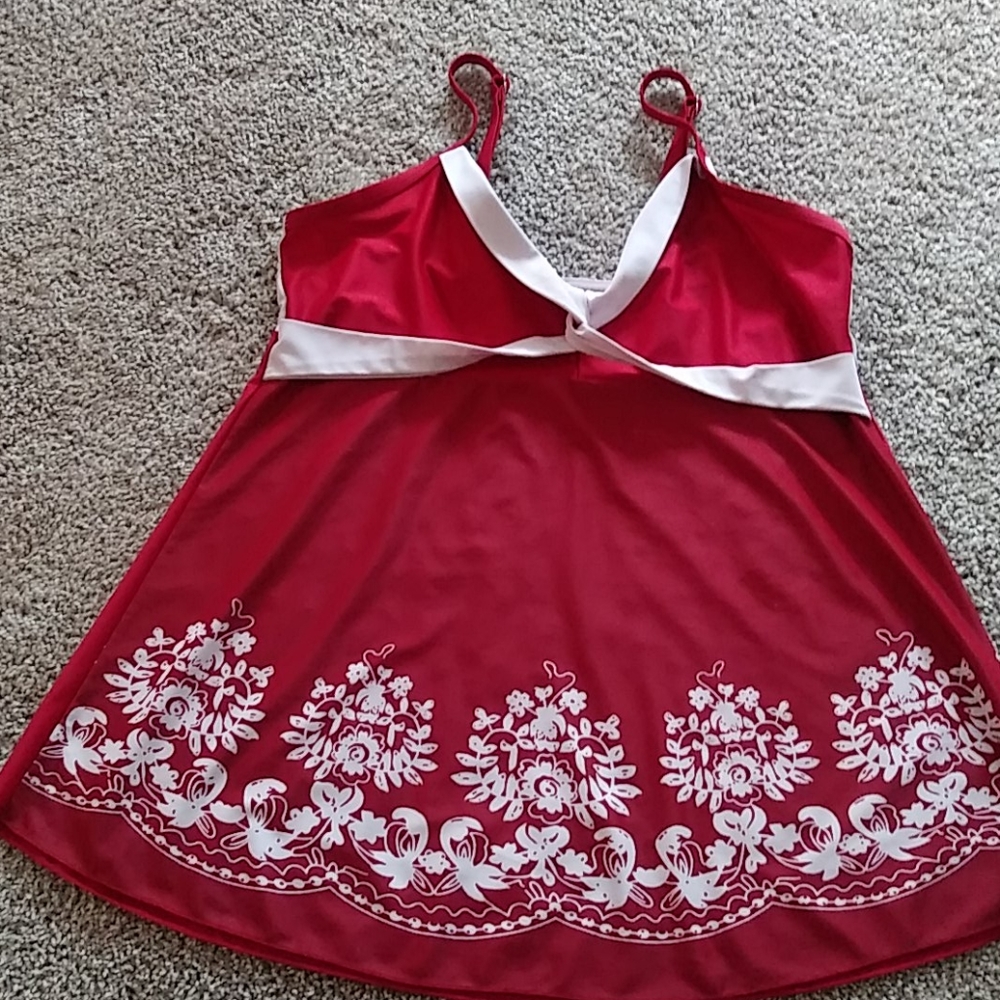 Bathing suit top and matching bottoms